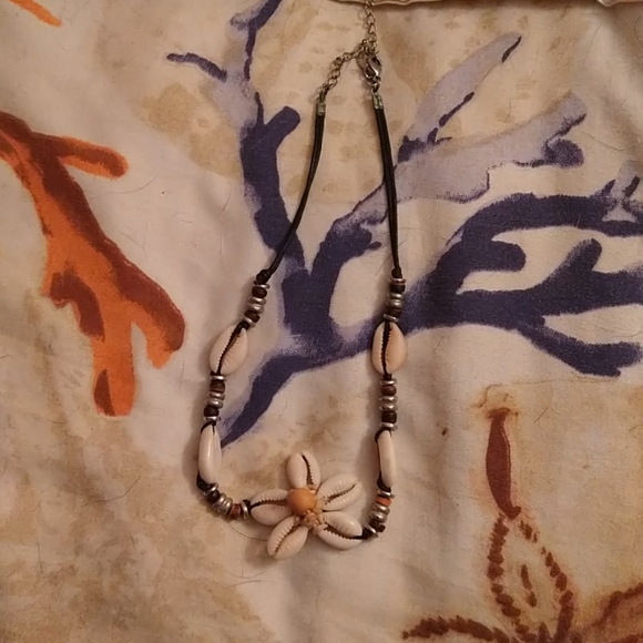 Shell necklace - Picture 1 of 2